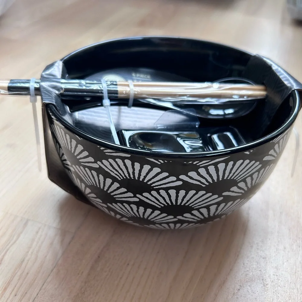 NWT Core Noodle Bowl Meal Set with Chopsticks and Chopsticks Rest - Picture 5 of 5
